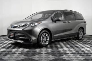 Used 2023 Toyota Sienna XLE image 1