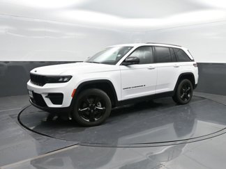 Used 2023 Jeep Grand Cherokee Altitude image 1