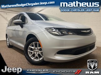 Used 2022 Chrysler Voyager LX image 1
