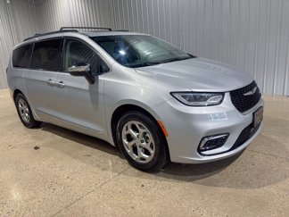 Used 2023 Chrysler Pacifica Limited image 1