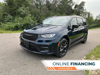 Used 2024 Chrysler Pacifica Touring-L w/ S Appearance Package image 1