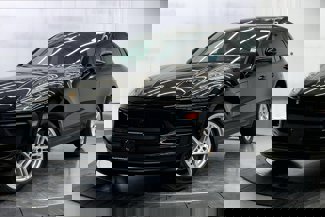 Certified 2024 Porsche Macan image 1
