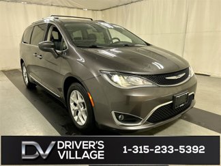 Used 2017 Chrysler Pacifica Touring-L w/ Tire & Wheel Group image 1