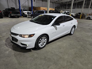 Used 2018 Chevrolet Malibu LT image 1