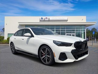 New 2026 BMW 550e xDrive image 1