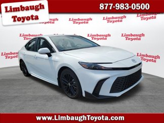 Used 2025 Toyota Camry SE image 1
