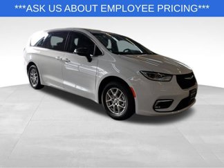 New 2025 Chrysler Pacifica Select image 1