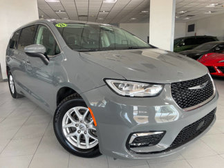 Used 2023 Chrysler Pacifica Touring-L image 1