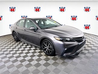 Certified 2023 Toyota Camry SE image 1