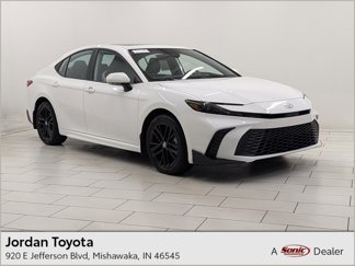 Used 2025 Toyota Camry SE image 1
