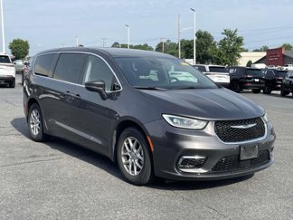 Used 2023 Chrysler Pacifica Touring-L image 1