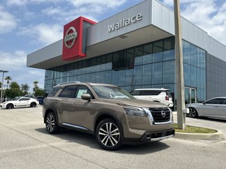 New 2025 Nissan Pathfinder Platinum image 1