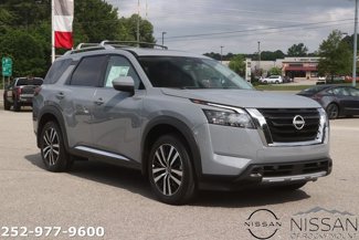 New 2025 Nissan Pathfinder Platinum image 1