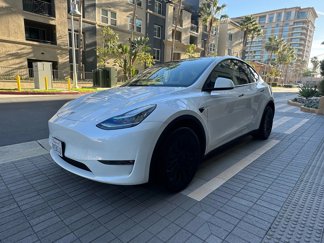 Used 2023 Tesla Model Y Long Range image 1