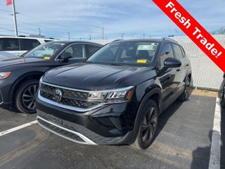 Used 2024 Volkswagen Taos SE image 1