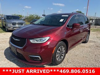 Used 2021 Chrysler Pacifica Touring-L image 1