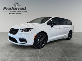 New 2026 Chrysler Pacifica Select image 1