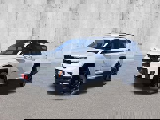 New 2025 Jeep Grand Cherokee L Laredo image 1