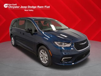 New 2025 Chrysler Pacifica Select image 1