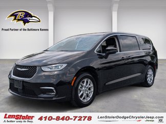 Used 2023 Chrysler Pacifica Touring-L image 1