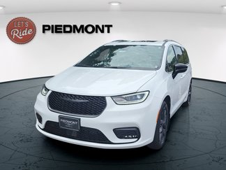 New 2026 Chrysler Pacifica Limited image 1