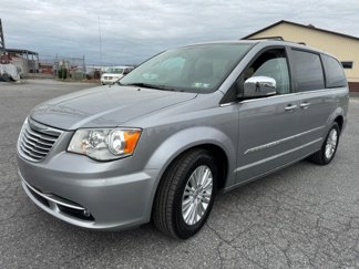 Used 2015 Chrysler Town & Country Touring-L w/ Driver Convenience Group image 1