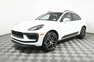 Certified 2025 Porsche Macan image 1