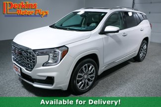 Used 2024 GMC Terrain Denali w/ Denali Premium Package image 1