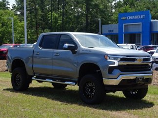 Used 2025 Chevrolet Silverado 1500 LT image 1