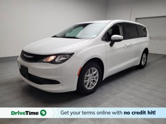 Used 2022 Chrysler Voyager LX image 1