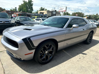 Used 2017 Dodge Challenger SXT image 1