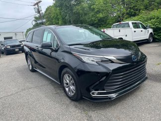 Used 2023 Toyota Sienna XLE image 1