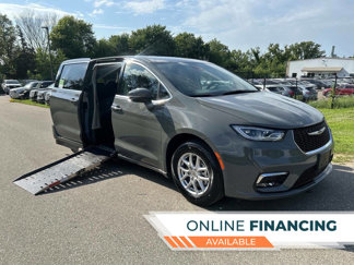 Used 2023 Chrysler Pacifica Touring-L image 1