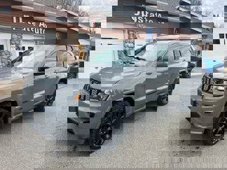 Used 2020 Jeep Grand Cherokee Altitude image 1