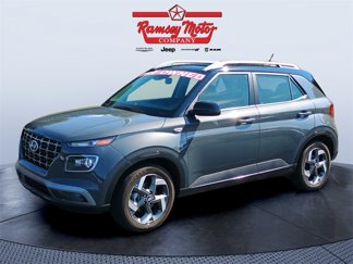 Used 2025 Hyundai Venue Limited image 1