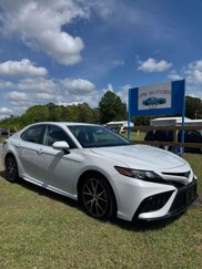 Used 2022 Toyota Camry SE image 1