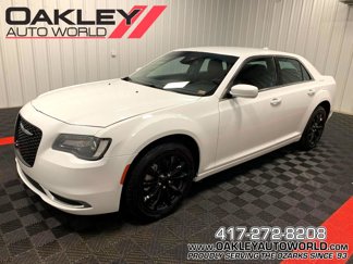 Used 2022 Chrysler 300 Touring image 1
