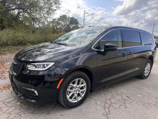 Used 2023 Chrysler Pacifica Touring-L image 1