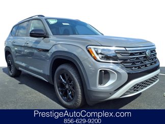 New 2025 Volkswagen Atlas Peak Edition SE image 1