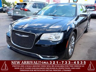 Used 2019 Chrysler 300 Limited image 1