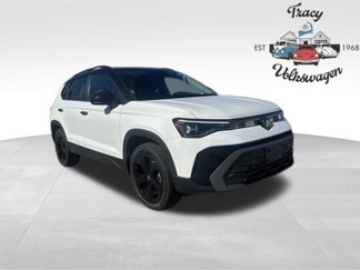 New 2025 Volkswagen Taos SE image 1