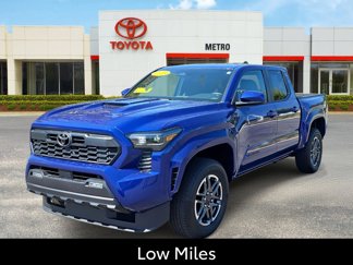 Used 2025 Toyota Tacoma TRD Sport image 1