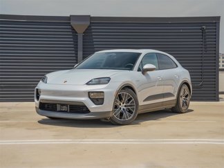 Certified 2025 Porsche Macan image 1