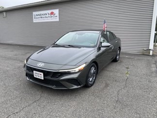 Used 2024 Hyundai Elantra SEL image 1