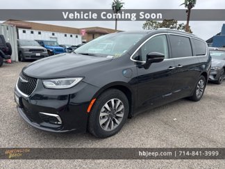 Used 2021 Chrysler Pacifica Touring-L image 1