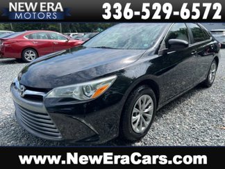 Used 2016 Toyota Camry LE image 1