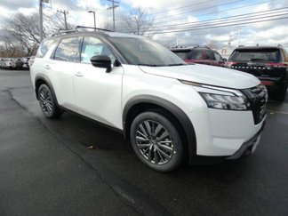 New 2025 Nissan Pathfinder SL w/ SL Premium Package image 1