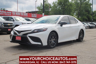 Used 2022 Toyota Camry SE image 1