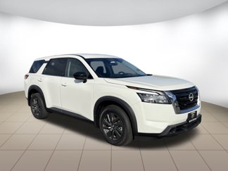 Used 2023 Nissan Pathfinder S image 1