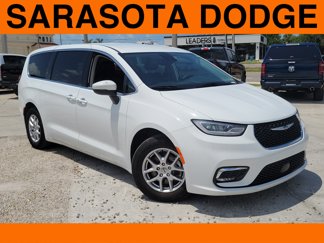 Used 2023 Chrysler Pacifica Touring-L image 1